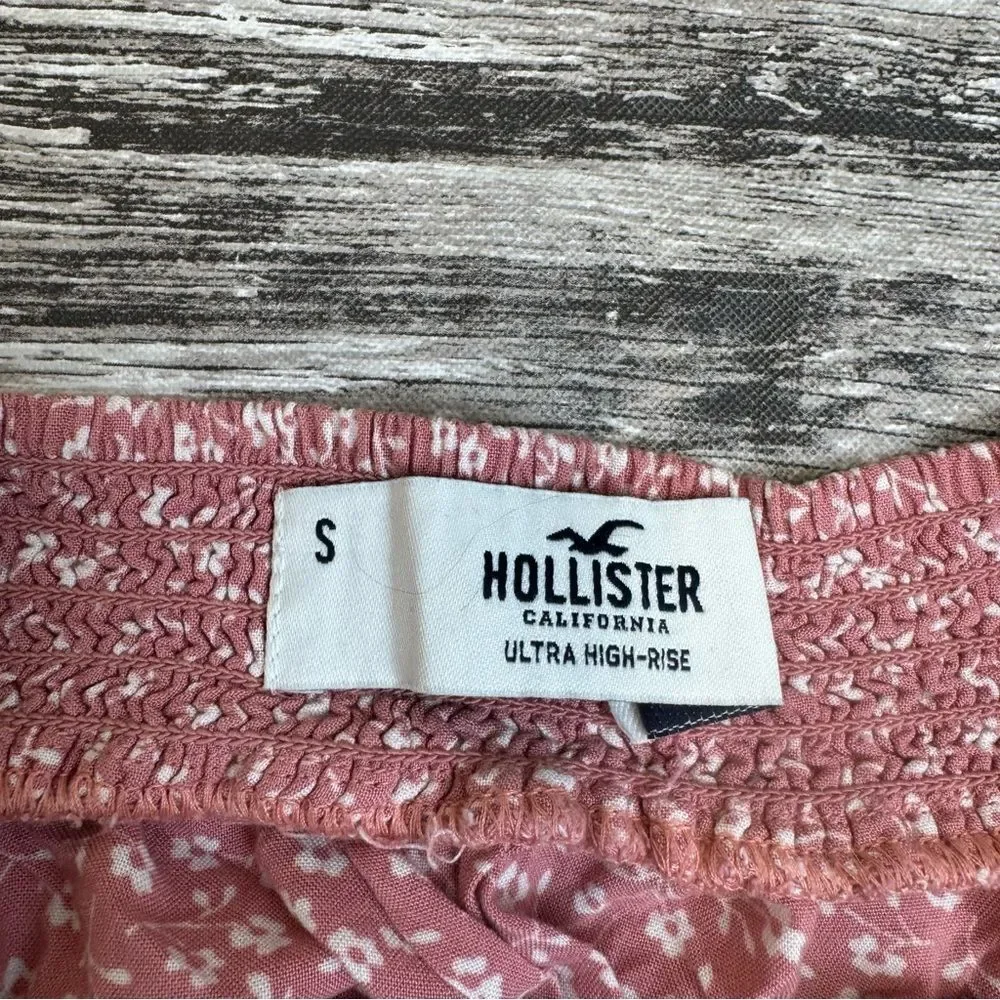 Hollister Women’s Pink White Floral Tiered Mini Skirt Smocked Waist Size S